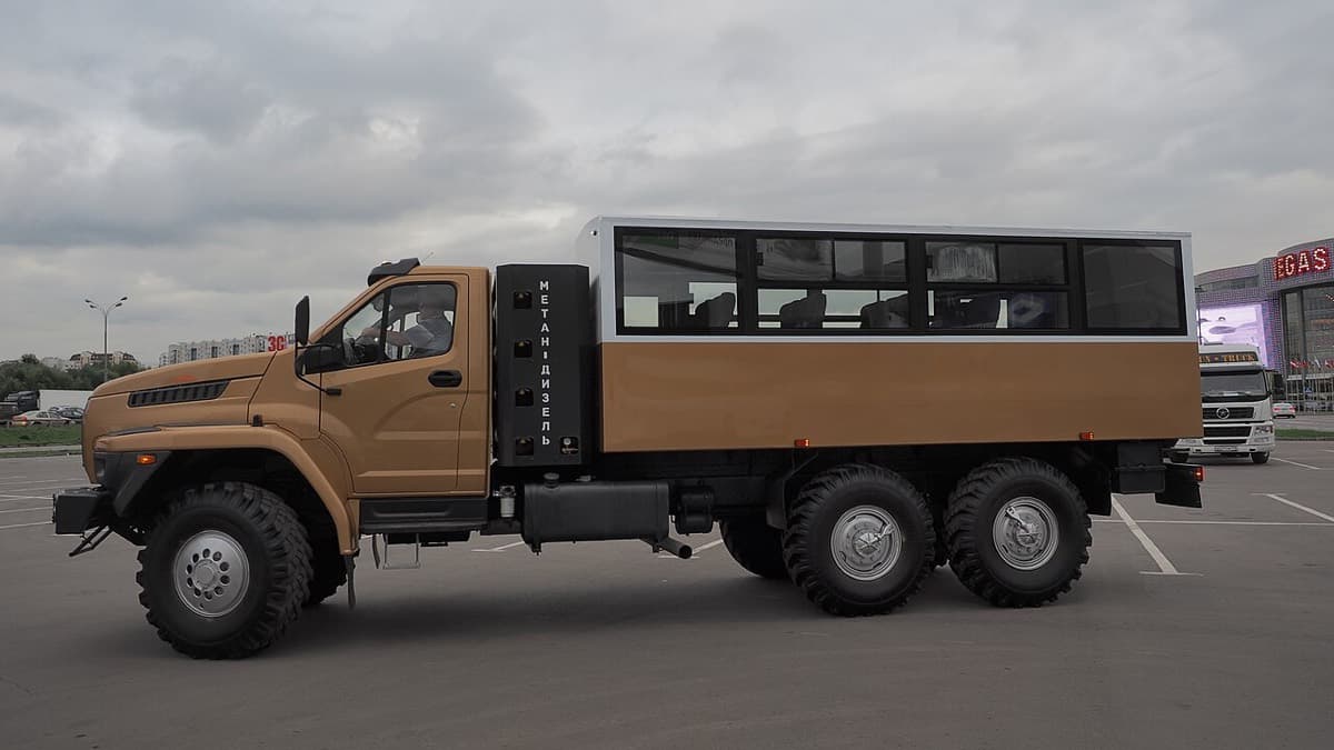 Вахтовый автобус повышенной проходимости