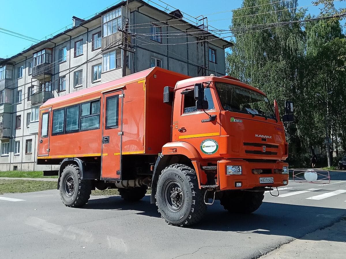 Вахтовый автобус на шасси КАМАЗ