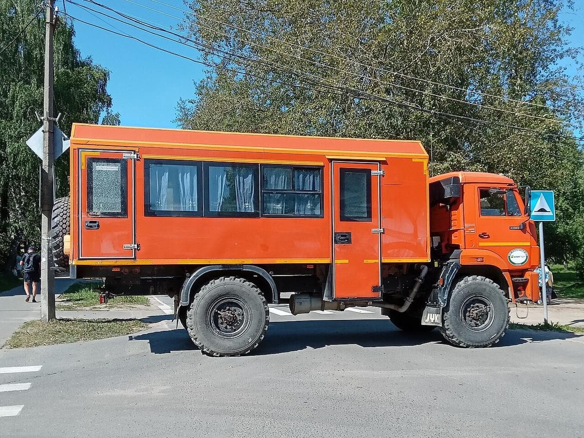 Вахтовый автобус на шасси КАМАЗ